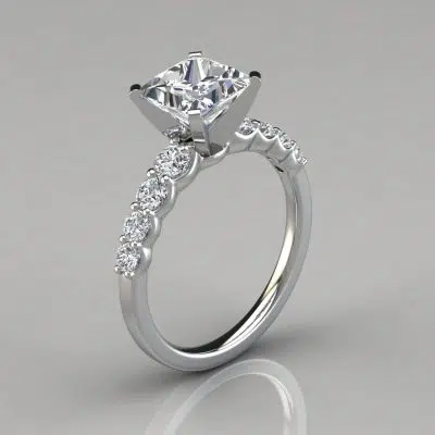 Graduated Princess Cut Moissanite Engagement Ring