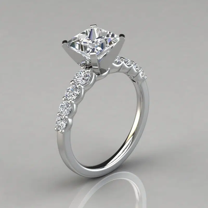 Graduated Princess Cut Moissanite Engagement Ring