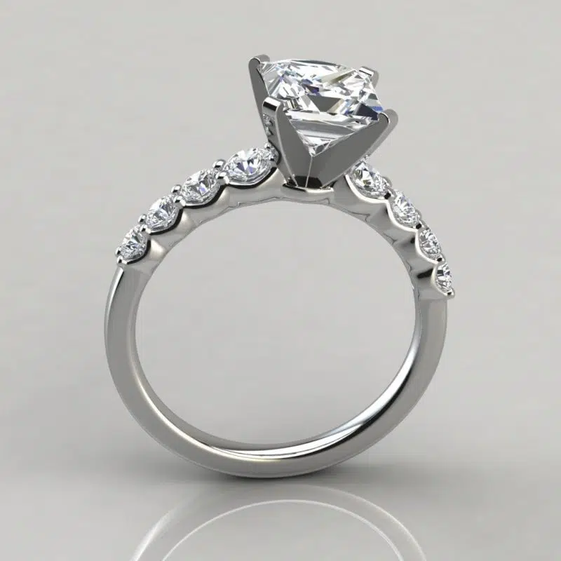 Graduated Princess Cut Moissanite Engagement Ring