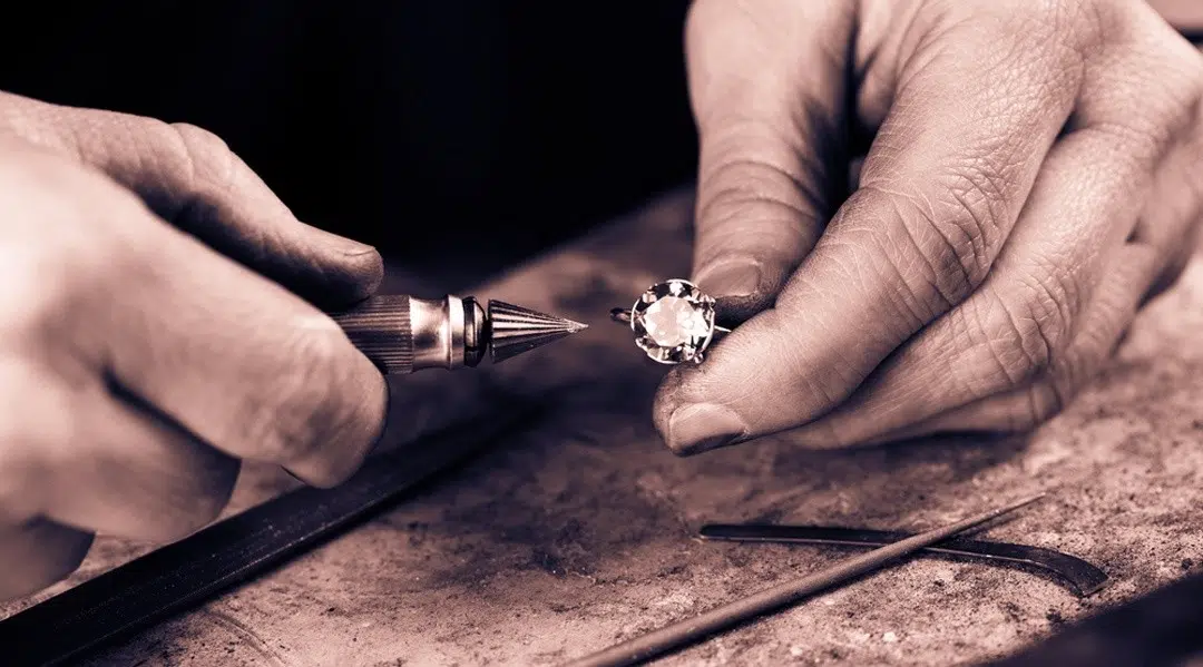 can moissanite cut glass